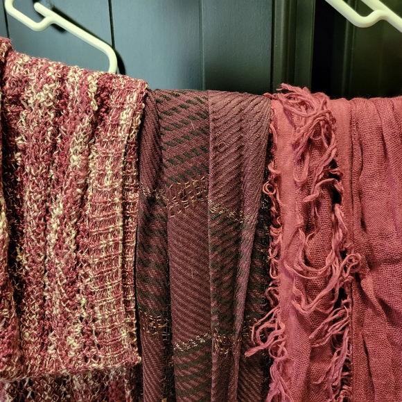 Scarves bundle.  And so many.  13 scarves total all in excellent condition. - Picture 6 of 9